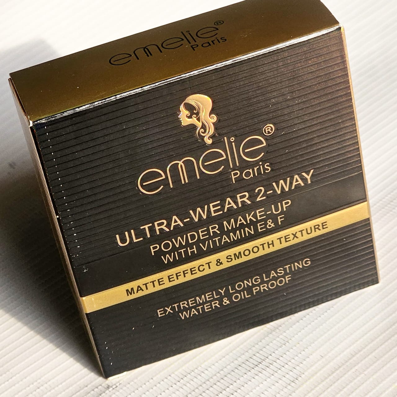 Emelie Ultra Wear 2-Way Powder Makeup – Long-Lasting Matte Coverage